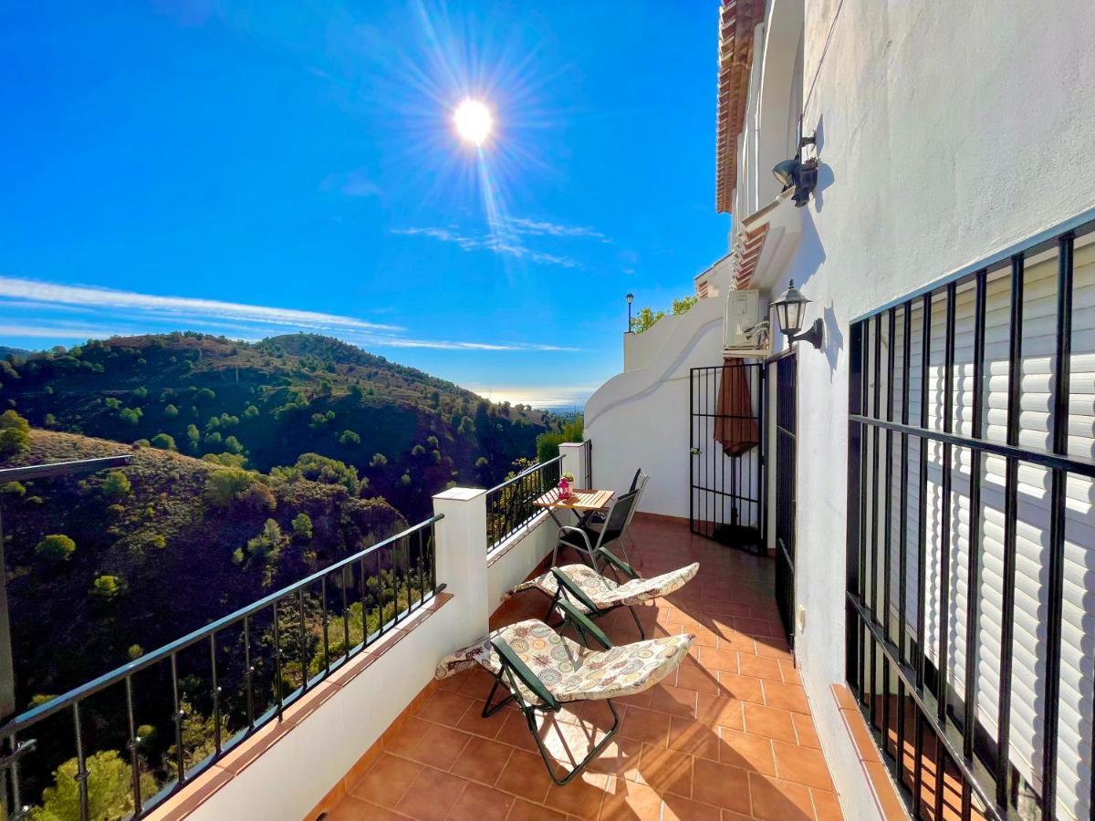 Apartamentos Axarquia , Frigiliana, Terraza Privada Con Vistas A La Montana Rio Y Al Mar Eksteriør bilde