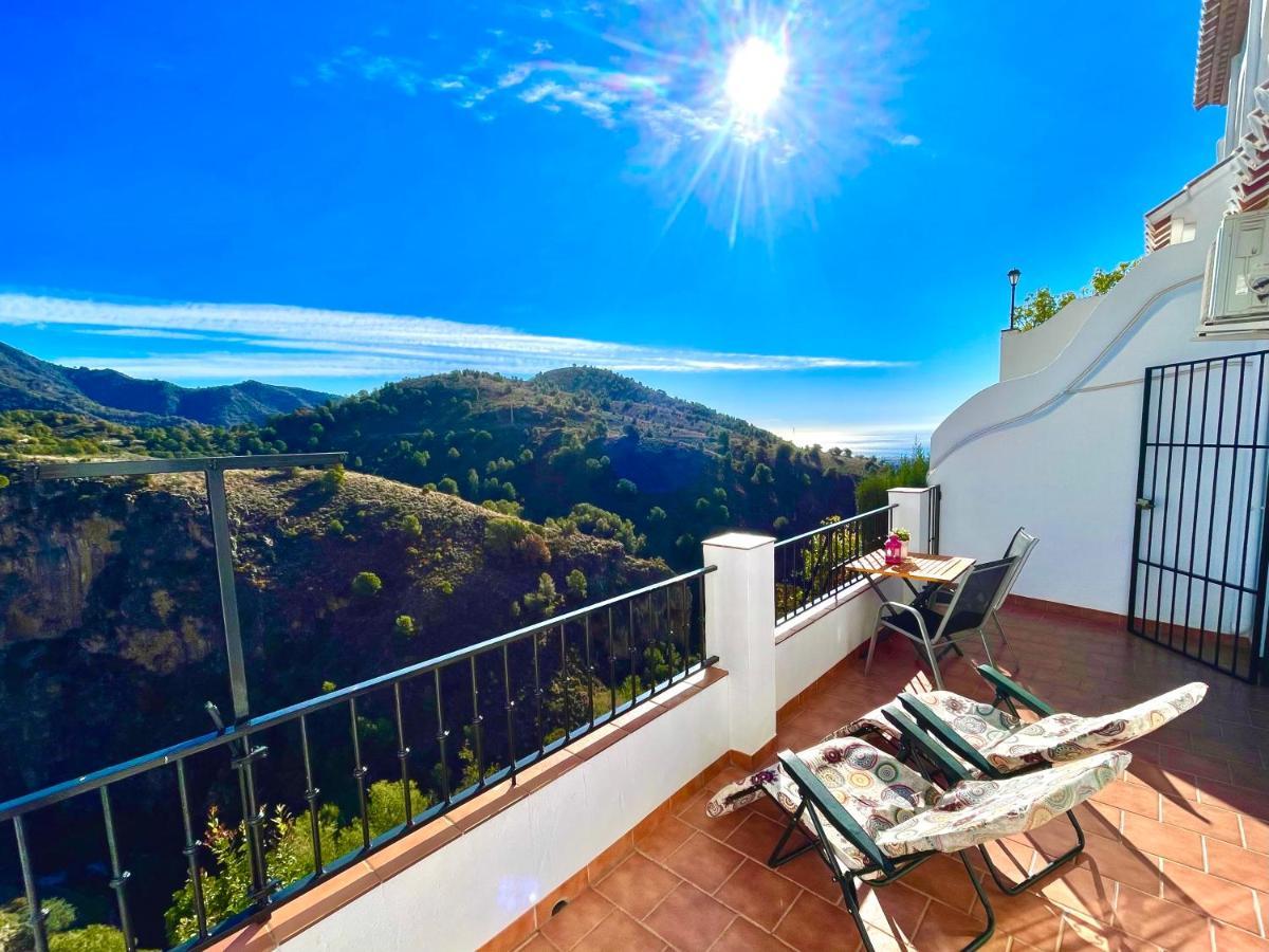Apartamentos Axarquia , Frigiliana, Terraza Privada Con Vistas A La Montana Rio Y Al Mar Eksteriør bilde