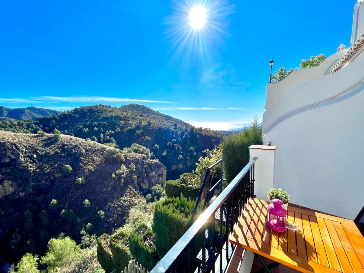 Apartamentos Axarquia , Frigiliana, Terraza Privada Con Vistas A La Montana Rio Y Al Mar Eksteriør bilde