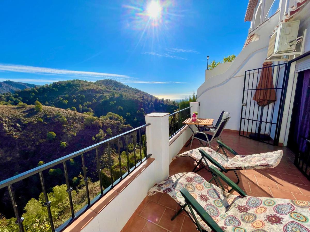 Apartamentos Axarquia , Frigiliana, Terraza Privada Con Vistas A La Montana Rio Y Al Mar Eksteriør bilde