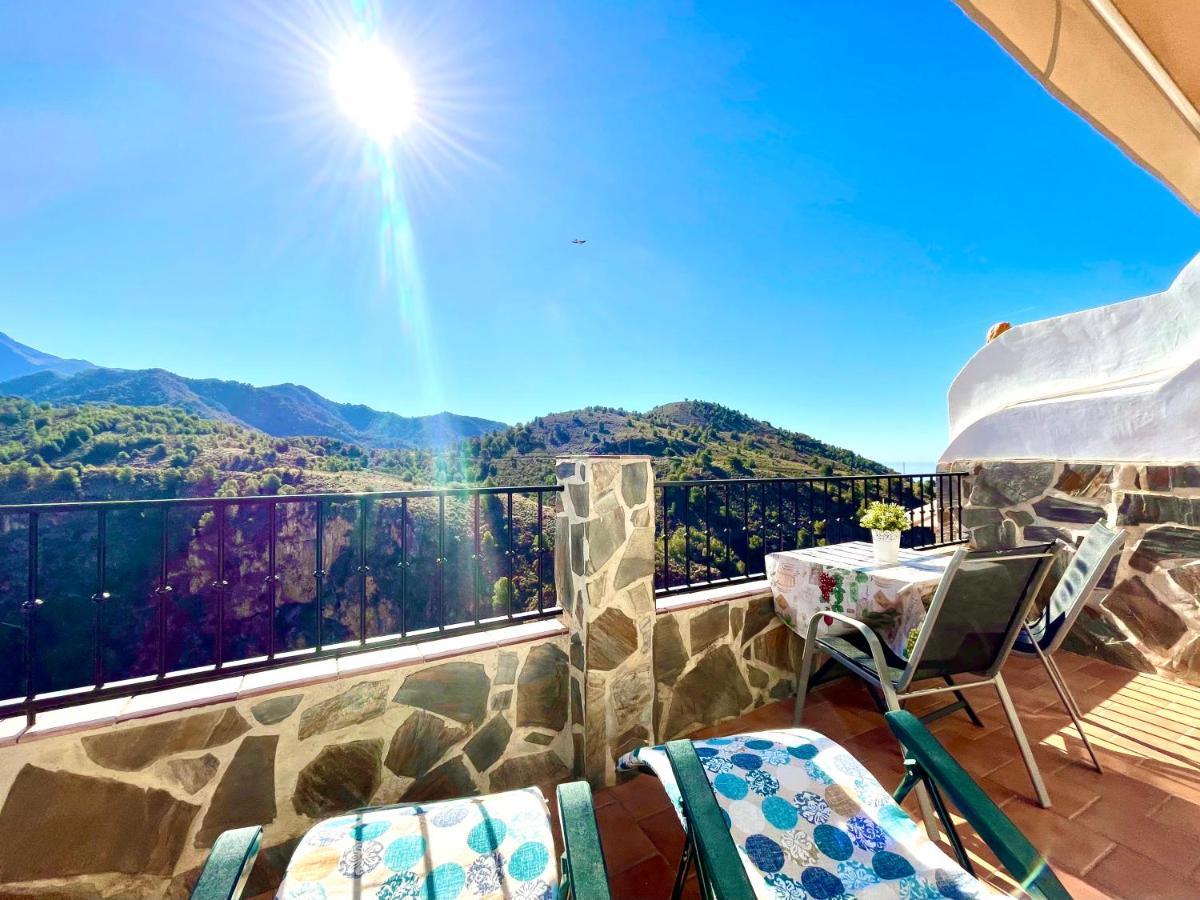 Apartamentos Axarquia , Frigiliana, Terraza Privada Con Vistas A La Montana Rio Y Al Mar Eksteriør bilde