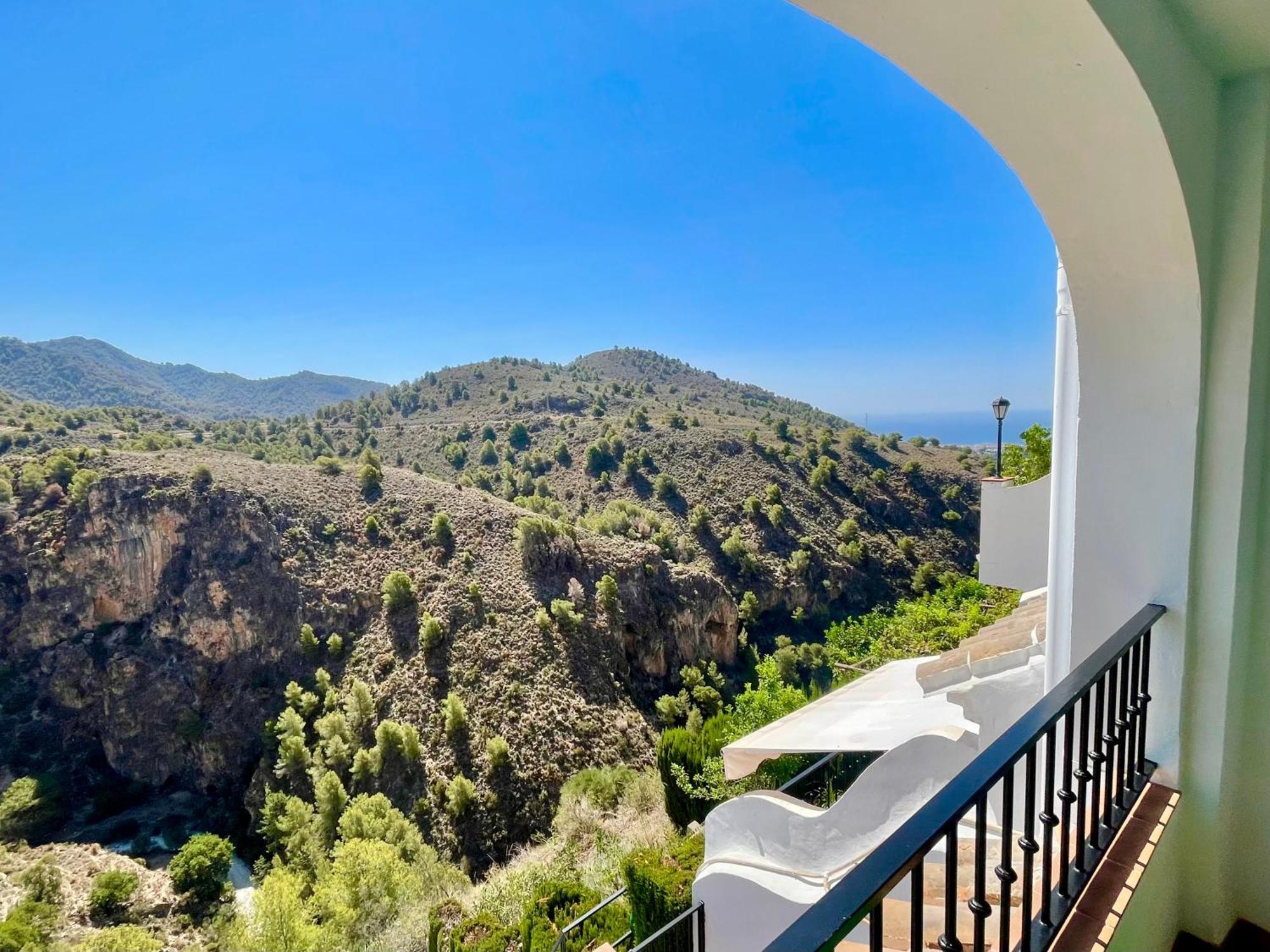 Apartamentos Axarquia , Frigiliana, Terraza Privada Con Vistas A La Montana Rio Y Al Mar Eksteriør bilde