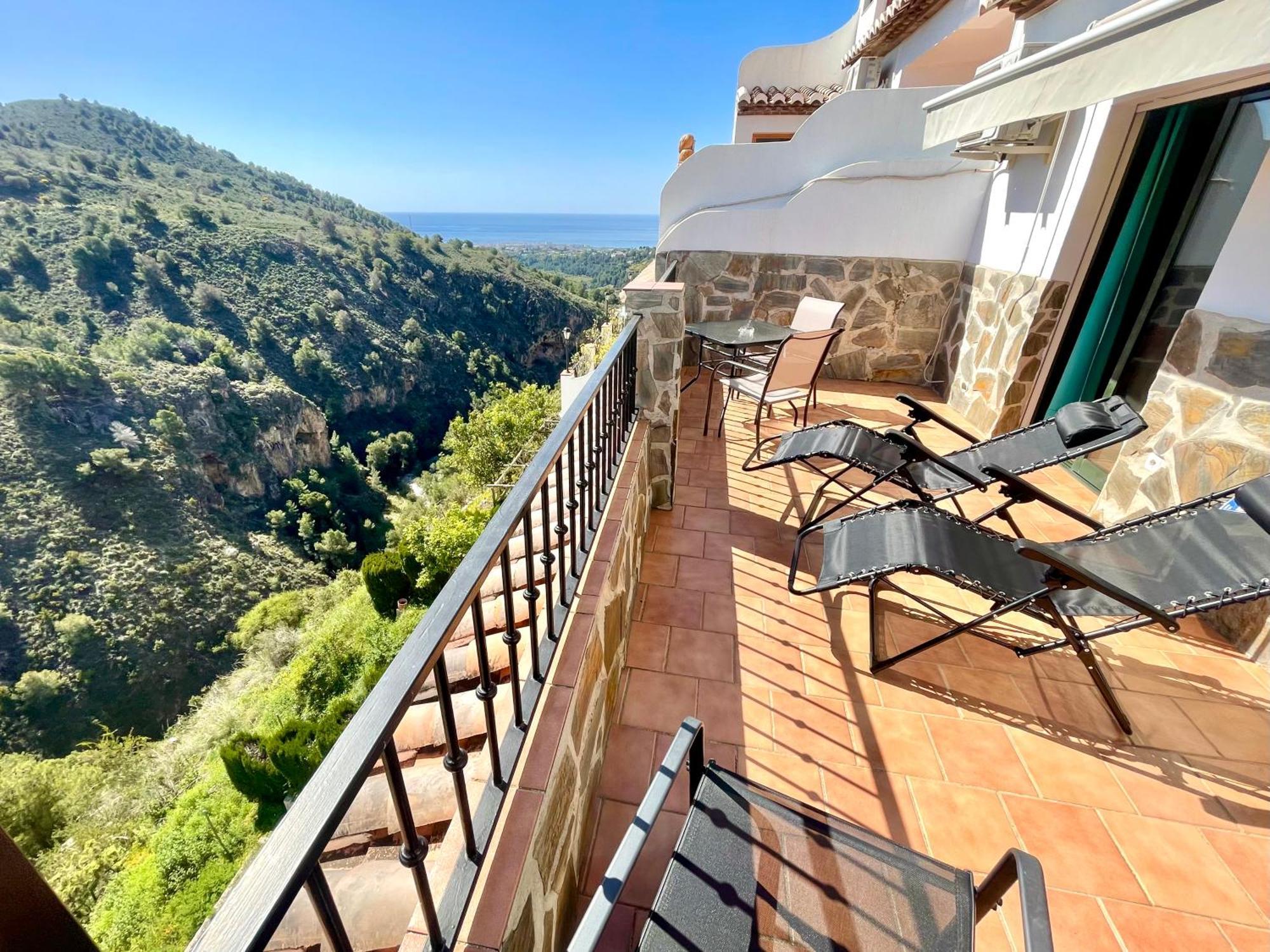 Apartamentos Axarquia , Frigiliana, Terraza Privada Con Vistas A La Montana Rio Y Al Mar Eksteriør bilde