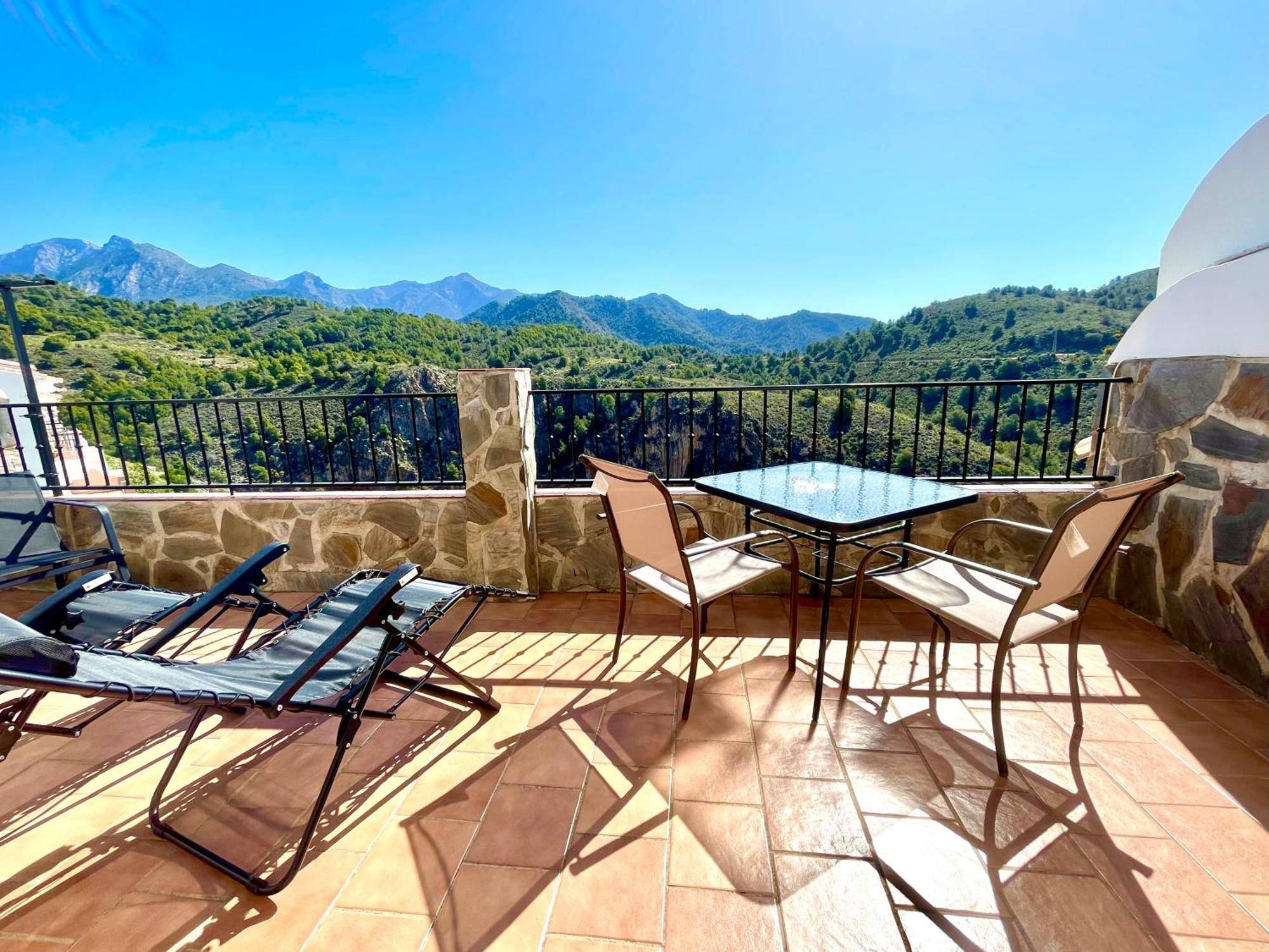 Apartamentos Axarquia , Frigiliana, Terraza Privada Con Vistas A La Montana Rio Y Al Mar Eksteriør bilde