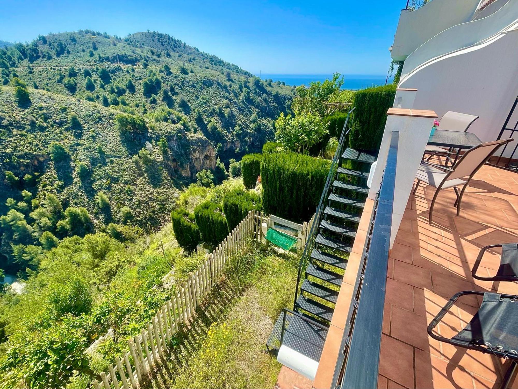 Apartamentos Axarquia , Frigiliana, Terraza Privada Con Vistas A La Montana Rio Y Al Mar Eksteriør bilde