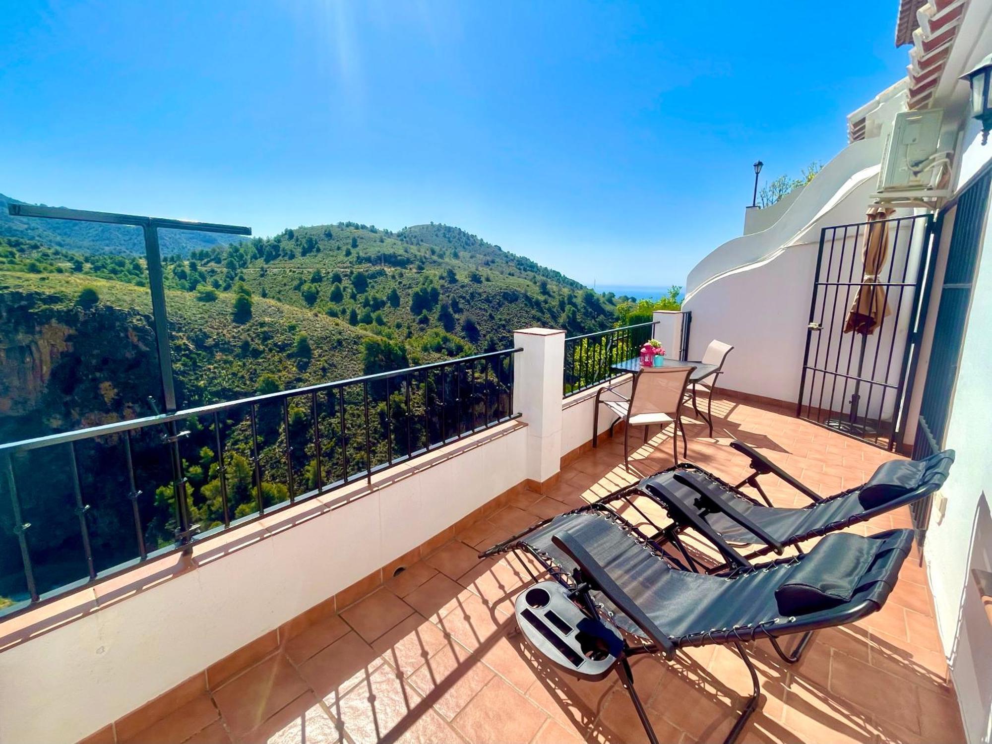Apartamentos Axarquia , Frigiliana, Terraza Privada Con Vistas A La Montana Rio Y Al Mar Eksteriør bilde