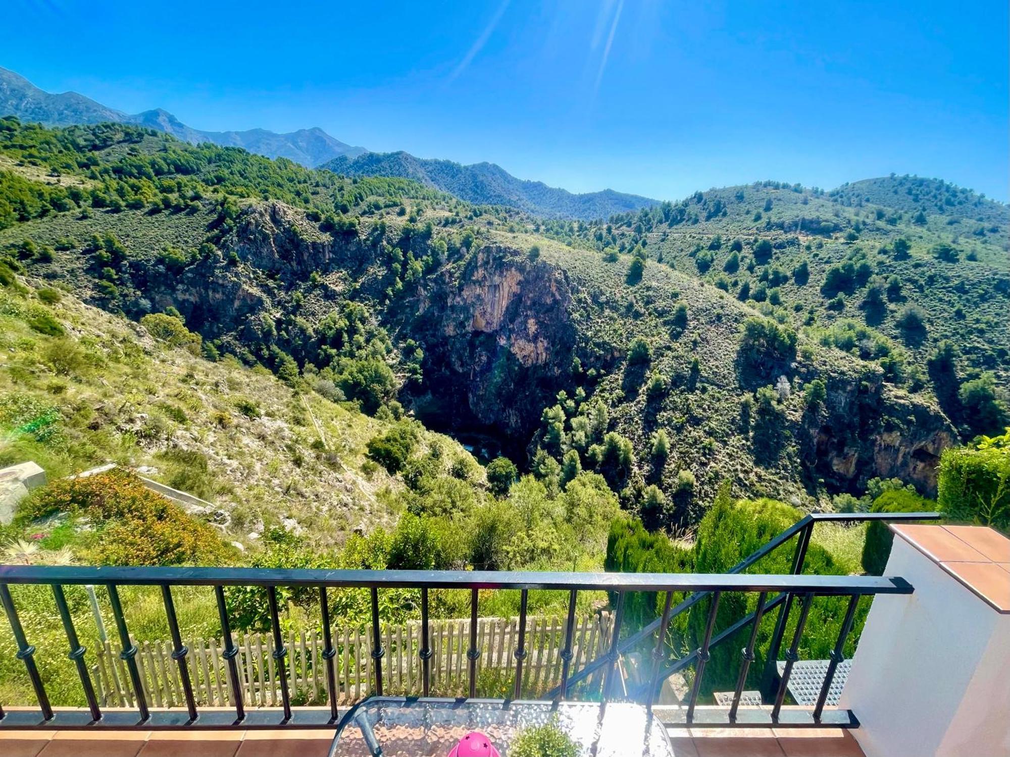 Apartamentos Axarquia , Frigiliana, Terraza Privada Con Vistas A La Montana Rio Y Al Mar Eksteriør bilde