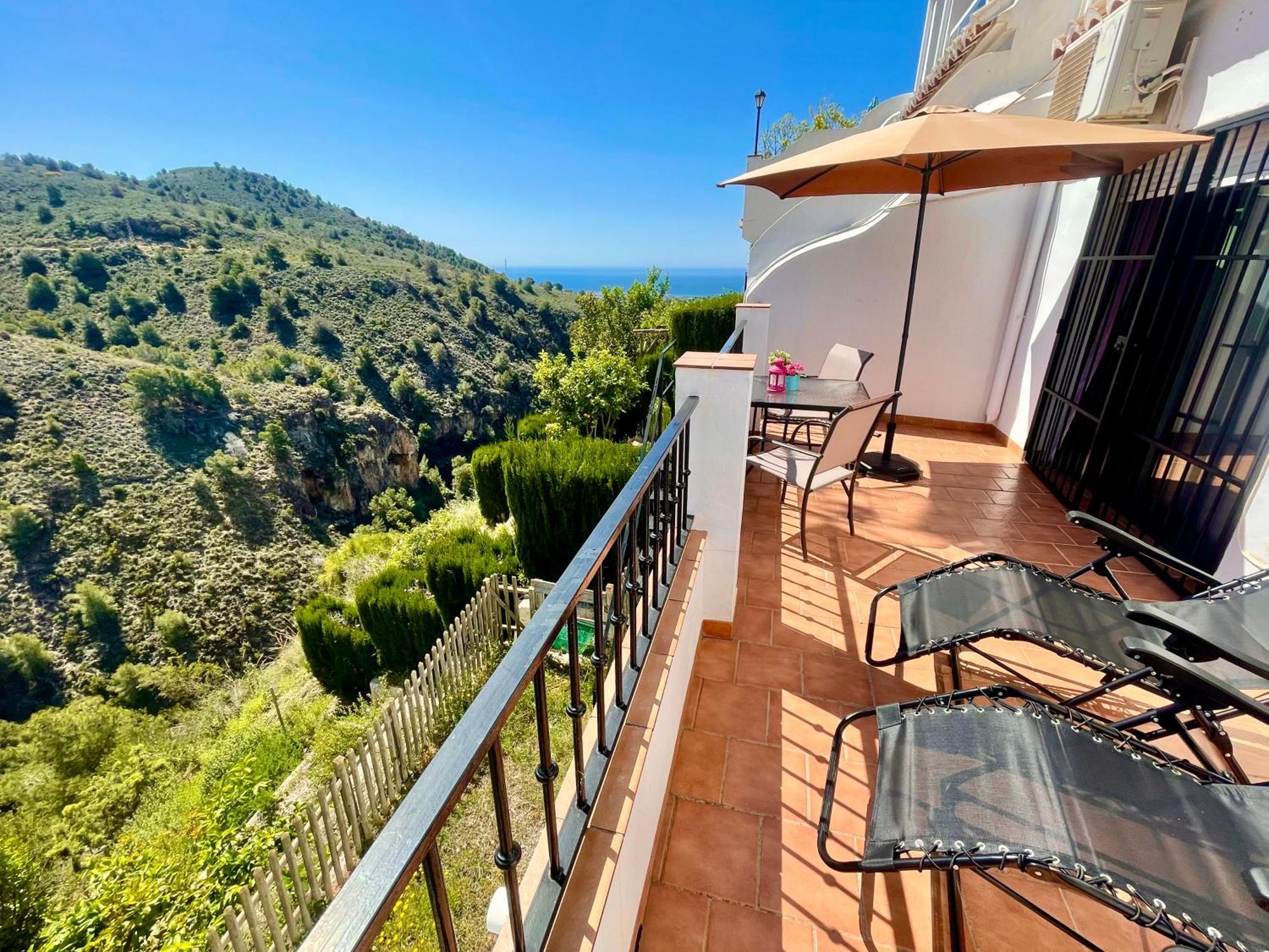 Apartamentos Axarquia , Frigiliana, Terraza Privada Con Vistas A La Montana Rio Y Al Mar Eksteriør bilde
